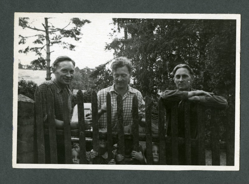 Must-valge pilt kolmest mehest. Pildil: Nikolai, Vladimir ja Leo Alumäe.